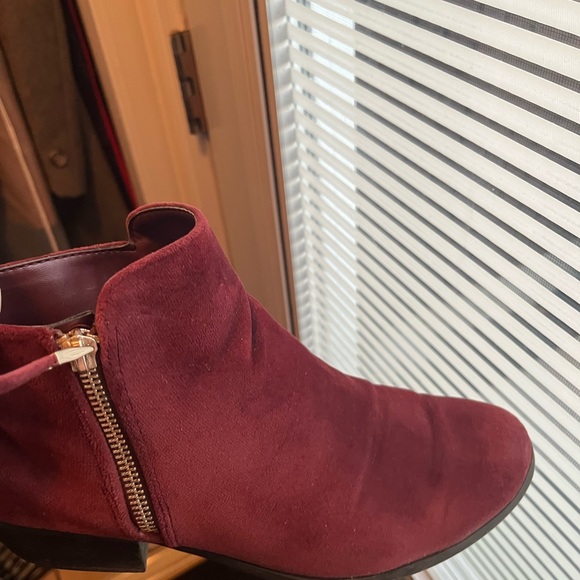 Red velvet ankle boots - Picture 7 of 7